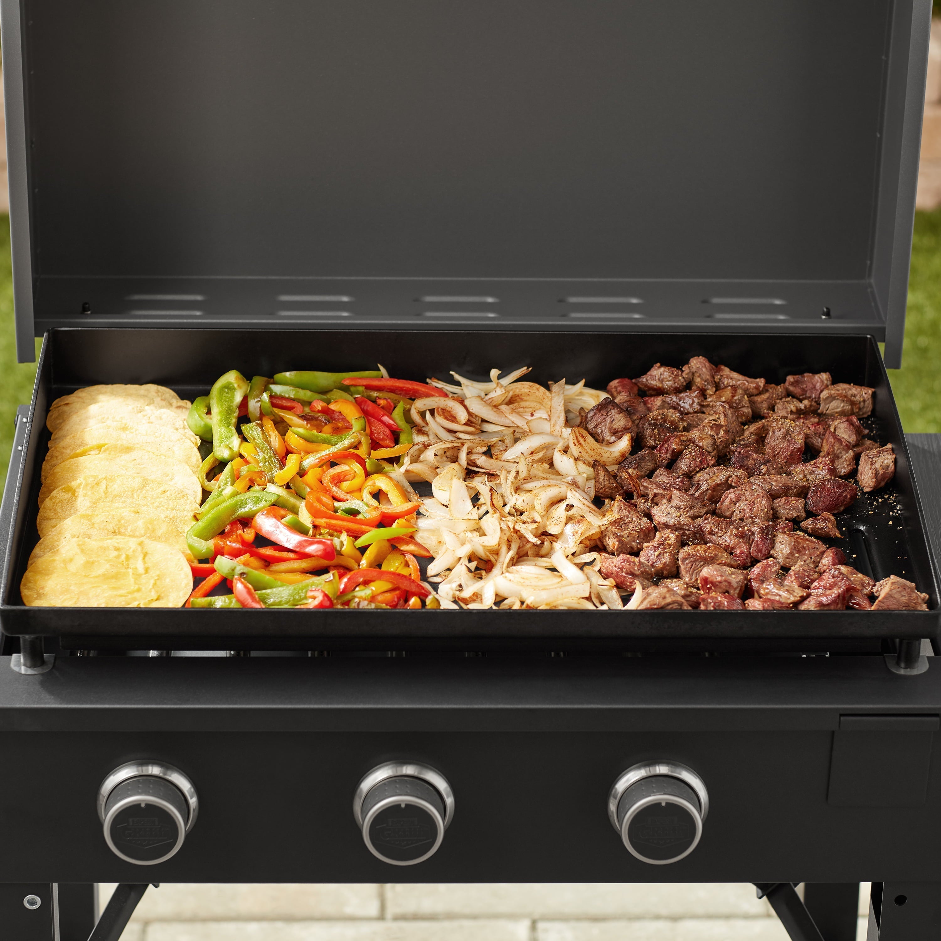 Grill Pioneer 28-Inch Portable Propane Gas Griddle