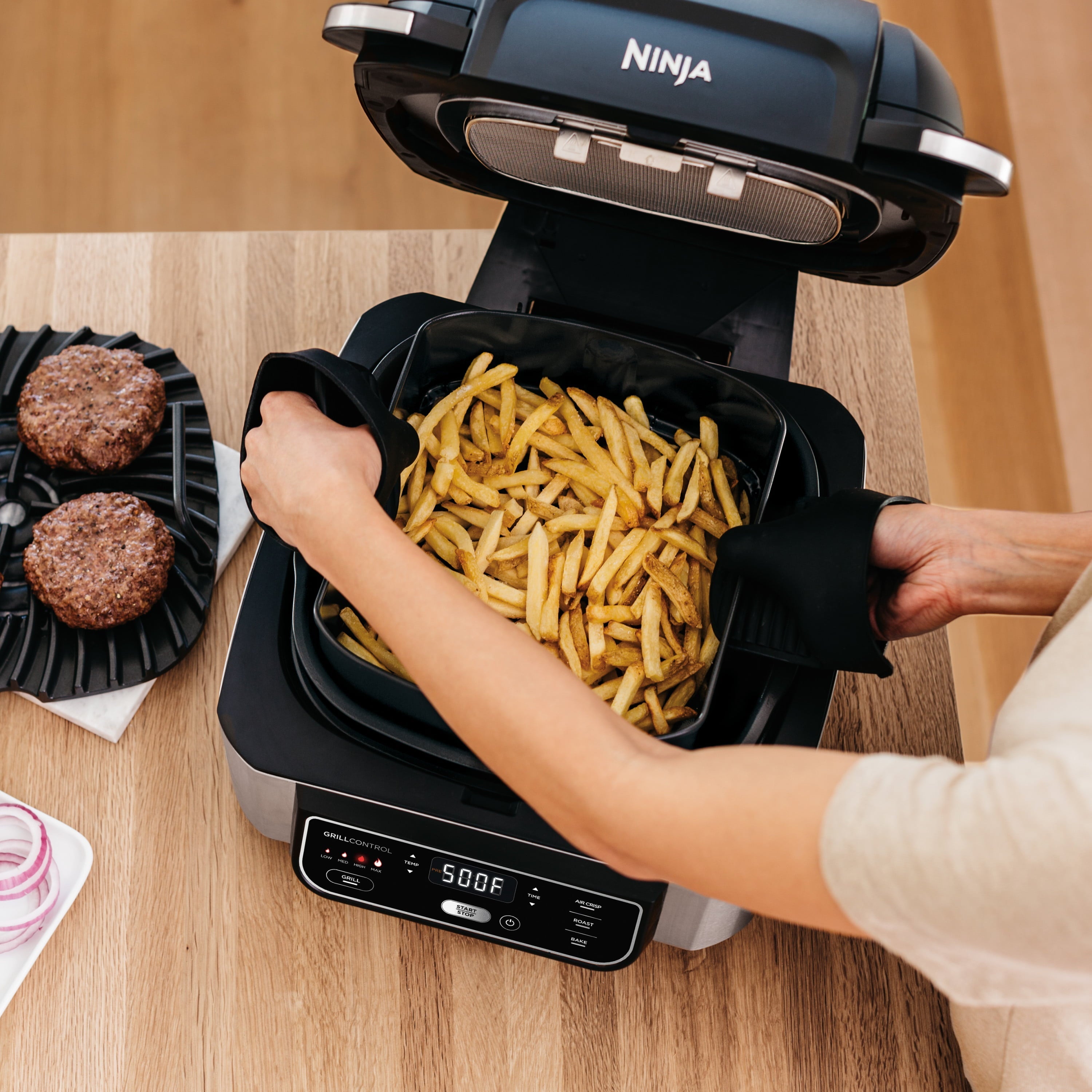 4-in-1 Indoor Grill with 4-Quart Air Fryer, Roast, & Bake, AG300