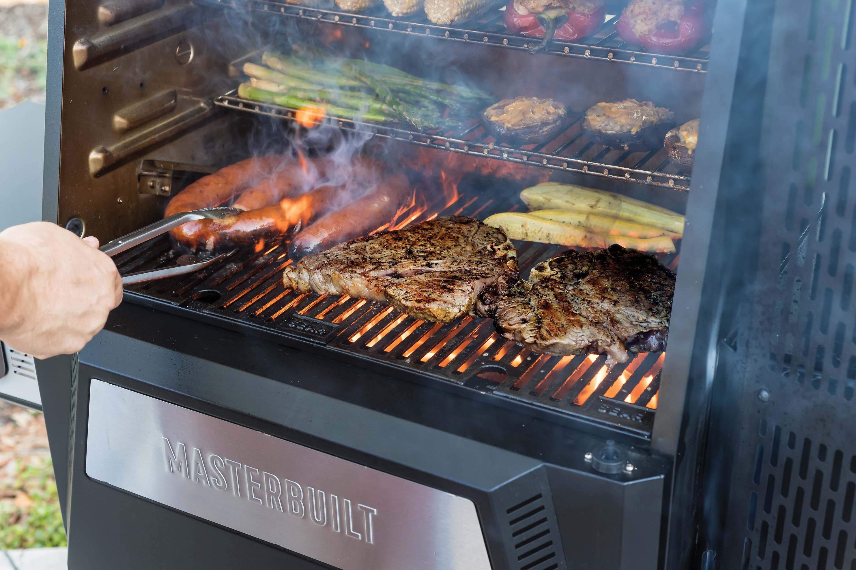 Gravity Series 560 Digital Charcoal Grill and Smoker Combo