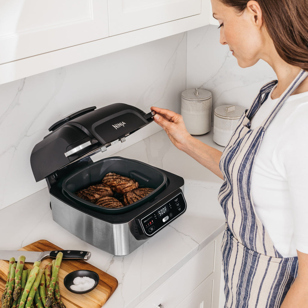 4-in-1 Indoor Grill with 4-Quart Air Fryer, Roast, & Bake, AG300