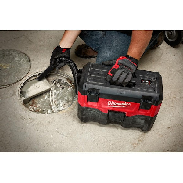 M18 18V Lithium-Ion Cordless Combo Tool Kit (6-Tool) with Two M18 Wet/Dry Vacuums