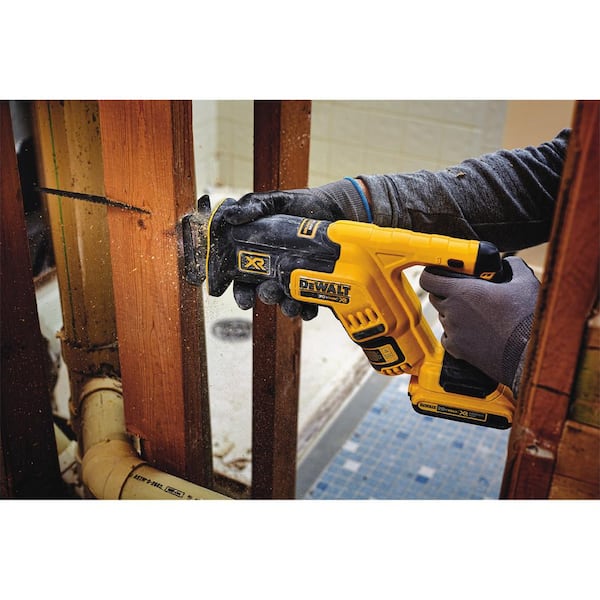 20V MAX XR Cordless Brushless Compact Reciprocating Saw with (1) 20V 3.0Ah Battery and Charger